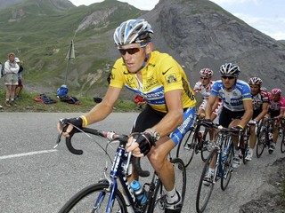 Lance Armstrong v žltom drese na Tour de France 2005.