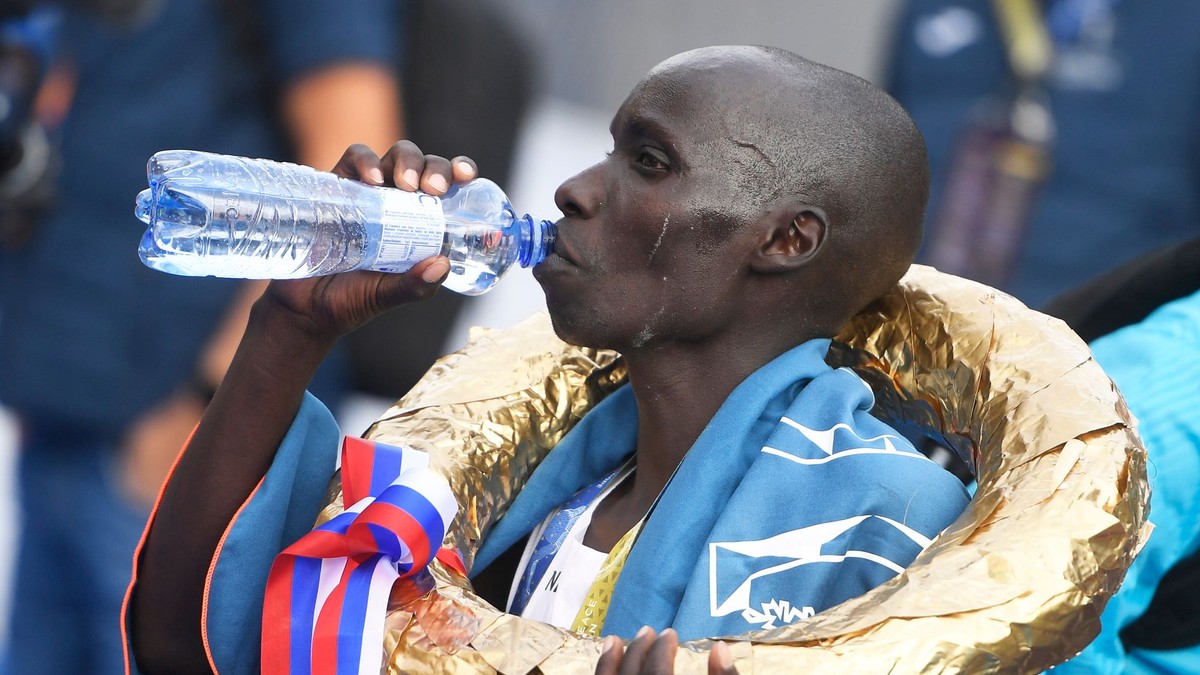 Traťový rekord košického maratónu drží Keňan Philemon Rono.