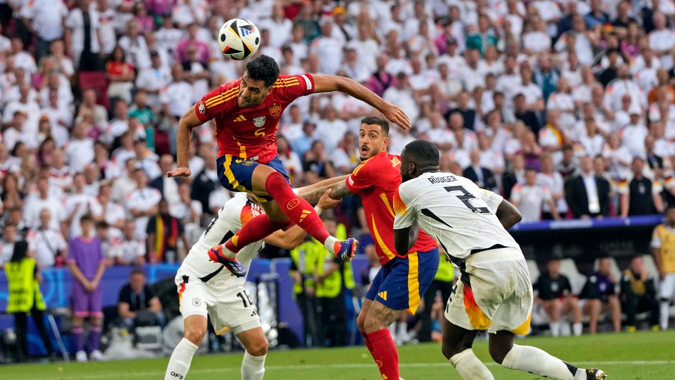 Mikel Merino strieľa rozhodujúci gól v zápase Španielsko - Nemecko na EURO 2024.