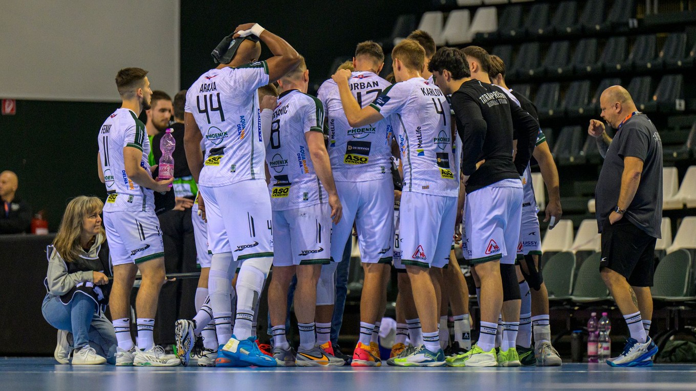 Hádzanári Tatrana Prešov počas zápasu 3. kola G-skupiny Európskej ligy v hádzanej Tatran Prešov - Fredericia.