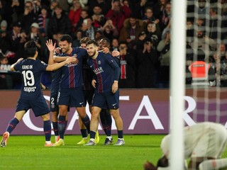 Goncalo Ramos oslavuje so spoluhráčmi gól do siete Nice.