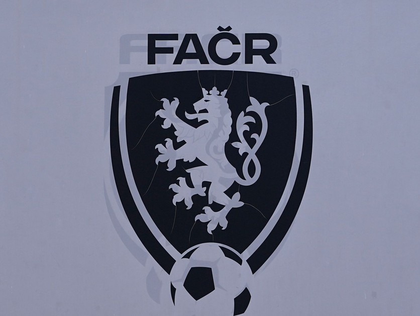 Na snímke logo Futbalovej asociácie Českej republiky (FAČR) pred sídlom FAČR v Prahe.