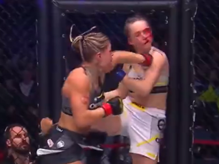 Smolková triafa súperku.