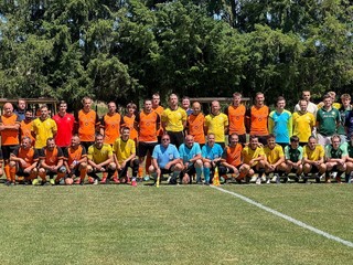 Futbalisti Real C.F. Uhrovské Podhradie si zahrali proti Uhrovcu.