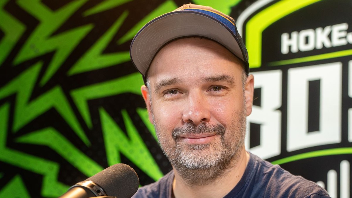 Filip Hudec počas nahrávania podcastu Hokejový BOSS NHL.