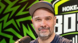 Filip Hudec počas nahrávania podcastu Hokejový BOSS NHL.