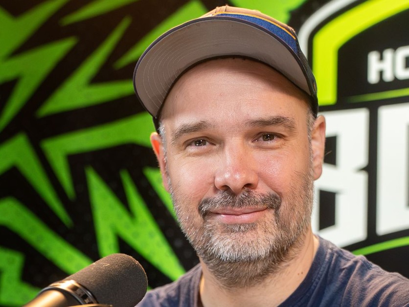 Filip Hudec počas nahrávania podcastu Hokejový BOSS NHL.