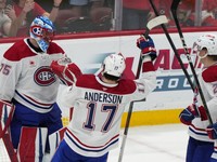 Český brankár Jakub Dobeš po víťazstve pri debute v NHL v zápase Florida Panthers - Montreal Canadiens.