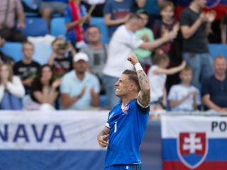 Tomáš Suslov (Slovensko) oslavuje po vyrovnávajúcom góle na 2:2 z penalty počas zápasu základnej A-skupiny Slovensko - Španielsko. 