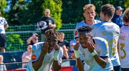 Radosť hráčov FC Petržalka po strelení gólu.
