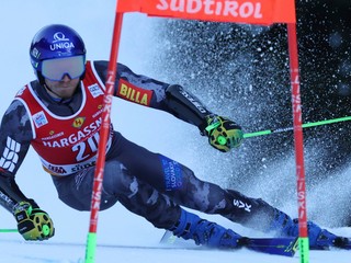 Adam Žampa počas obrovského slalomu v stredisku Alta Badia.