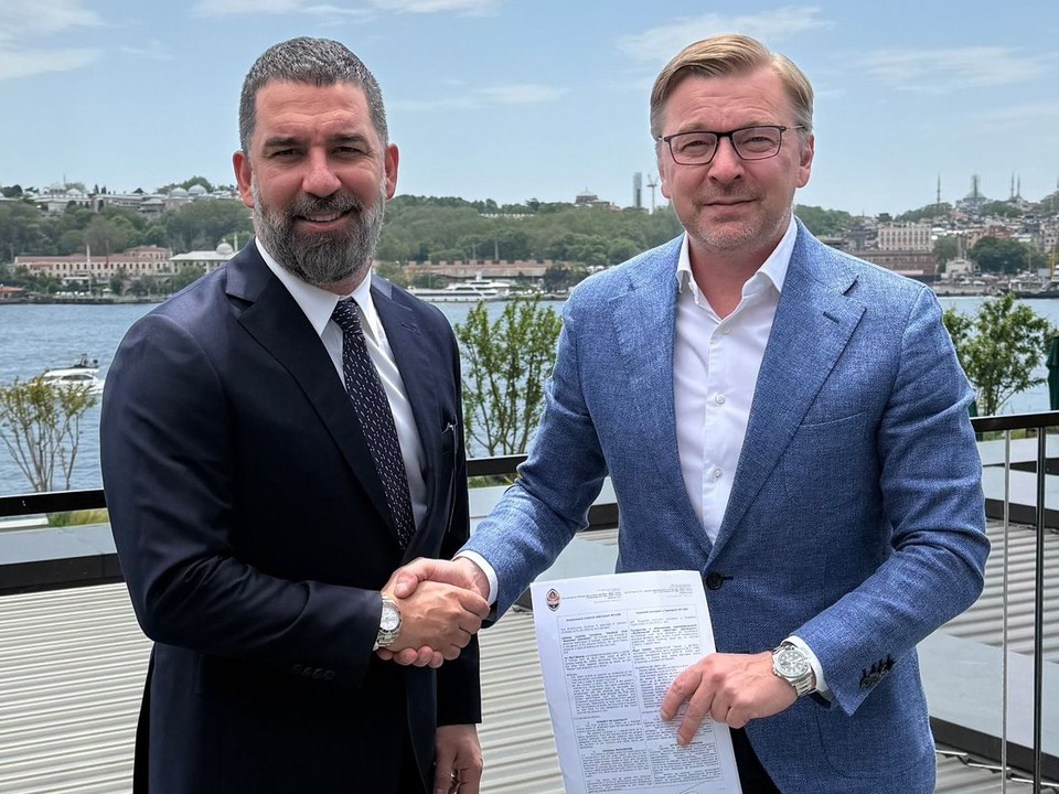 Šachtar Doneck bude trénovať Arda Turan