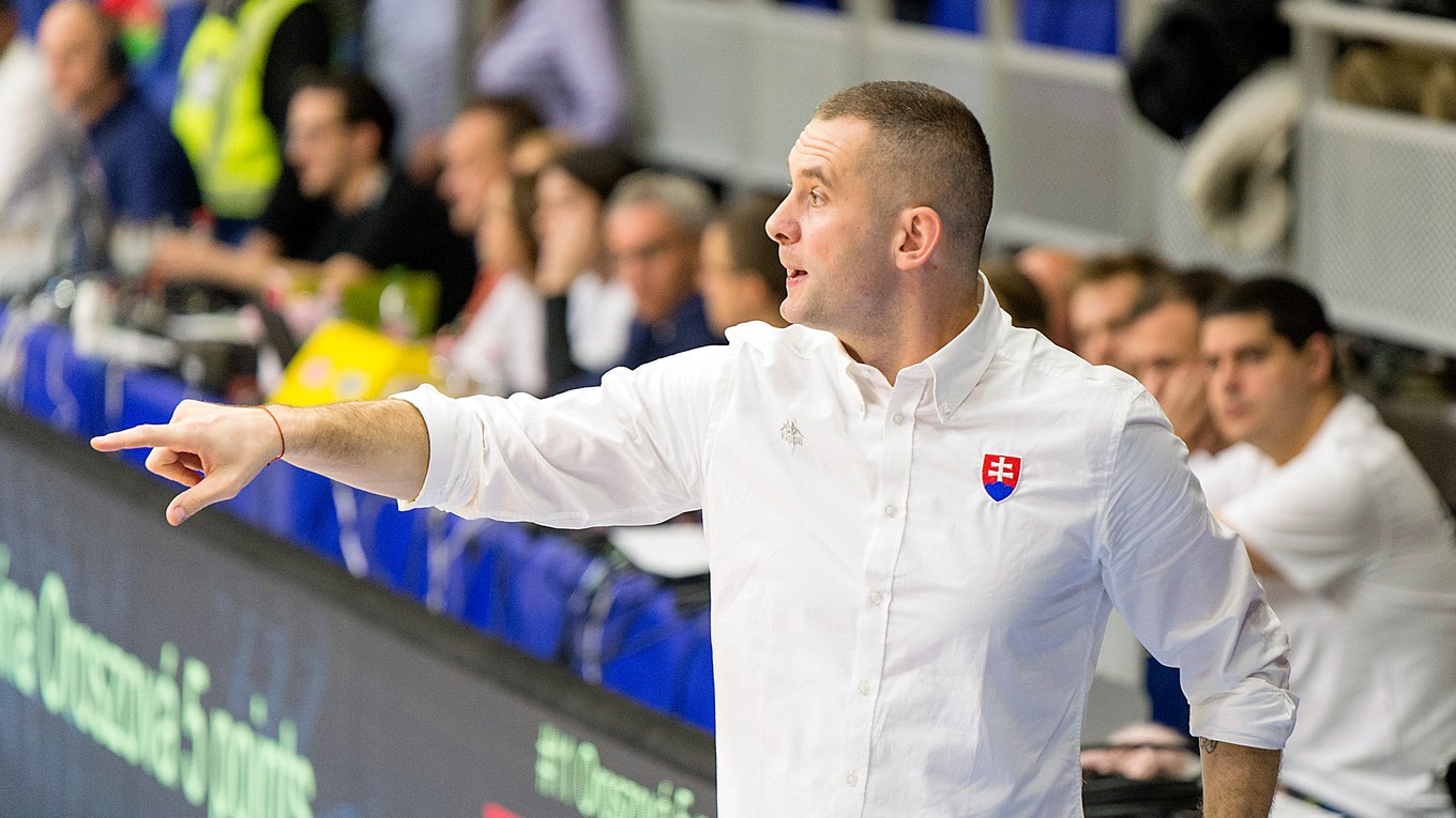 Tréner slovenskej basketbalovej reprezentácie žien Juraj Suja.