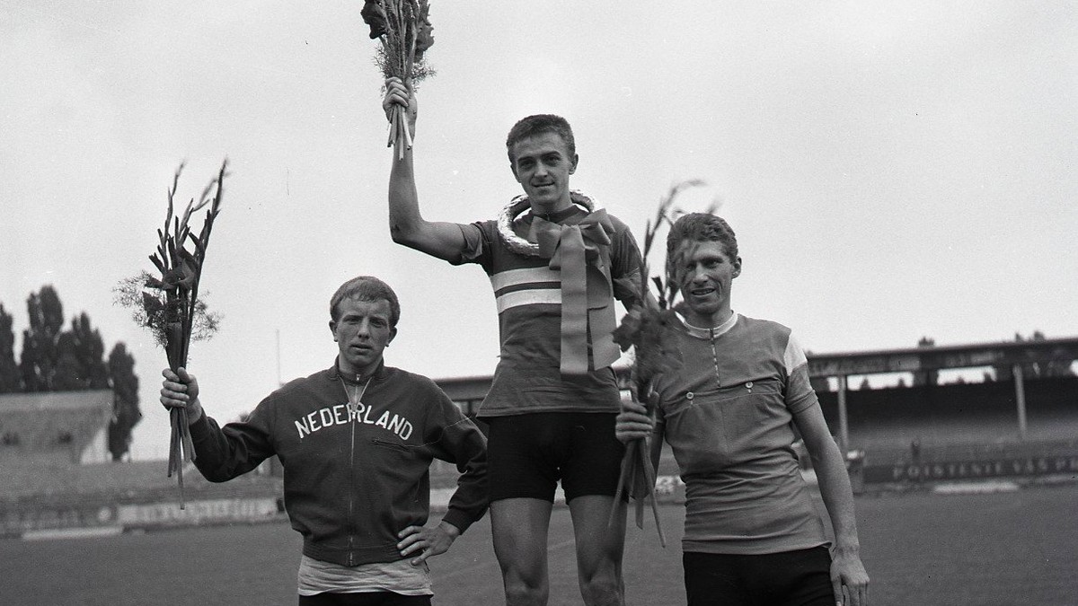 Karol Pátek vyhral záverečnú etapu Okolo Slovenska 1965 pred Deenenom a Pospíšilom.