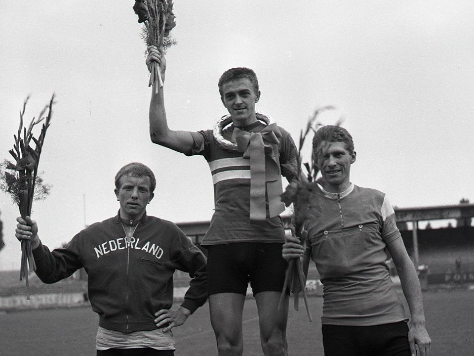 Karol Pátek vyhral záverečnú etapu Okolo Slovenska 1965 pred Deenenom a Pospíšilom.