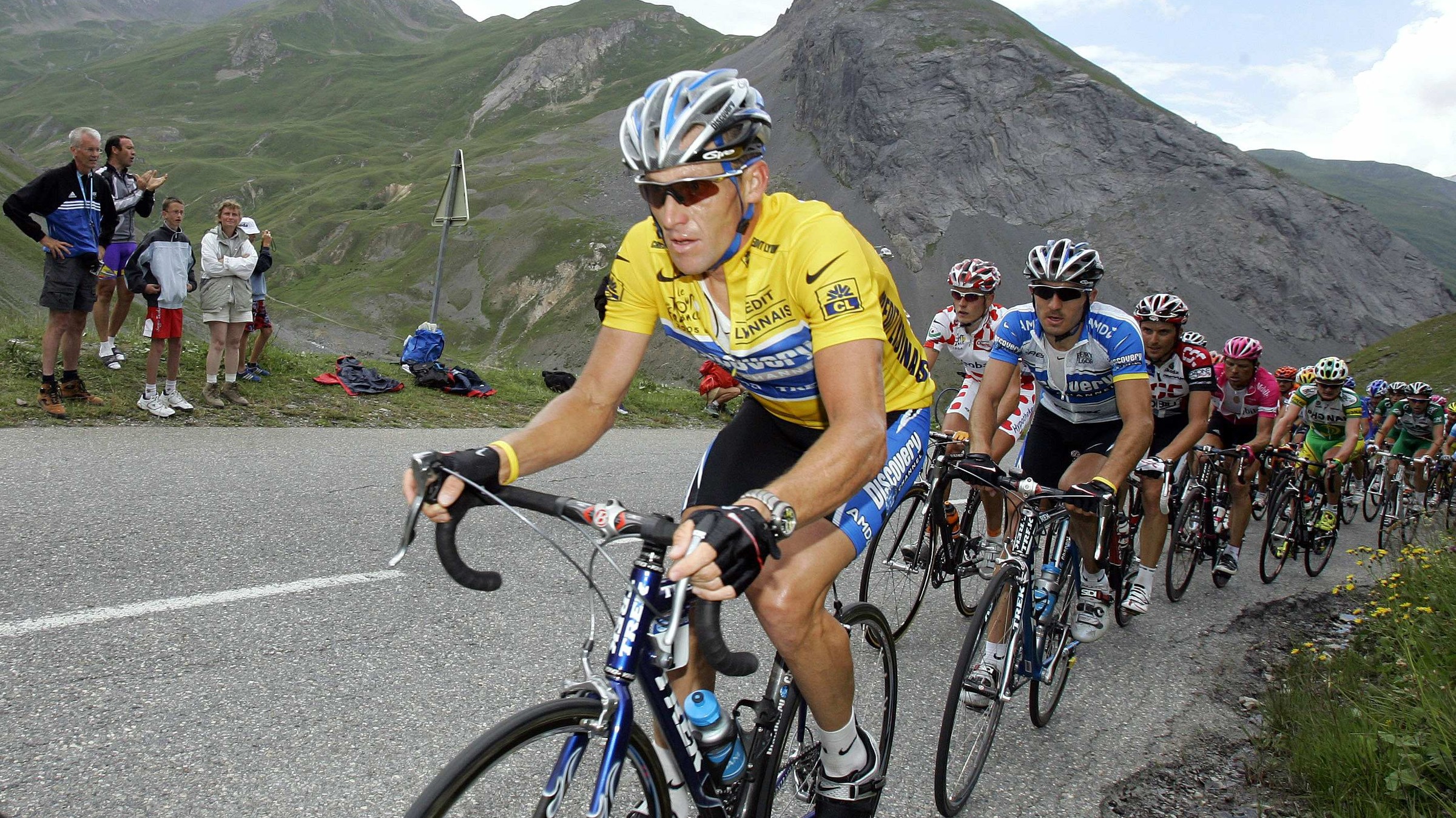 Lance Armstrong v žlton drese na Tour de France 2005.