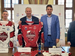 Tlačová konferencia k organizácii hokejbalových MS do 16 a 18 rokov 2026. 