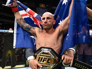 Alexander Volkanovski obhájil titul na UFC 266.