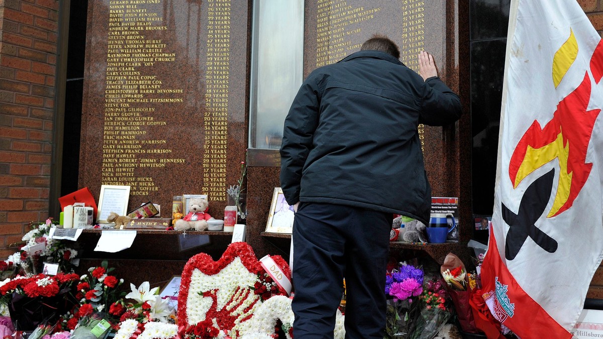 Keď sa Liverpool ponoril do tmy. Britská vláda sa ospravedlnila rodinám obetí