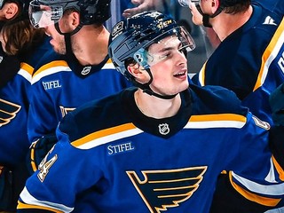 Dalibor Dvorský oslavuje prvý gól v NHL. 