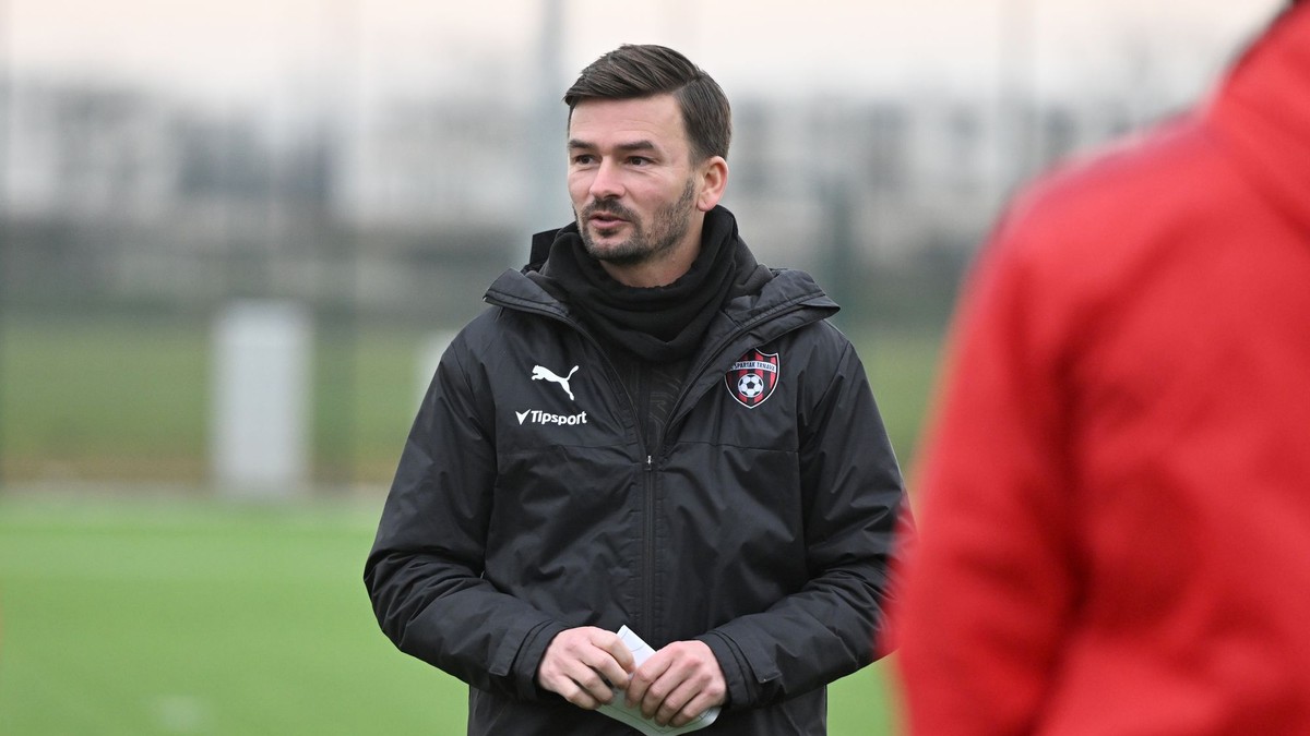 tréner FC Spartak Trnava Michal Gašparík počas prvého tréningu zimnej prípravy 