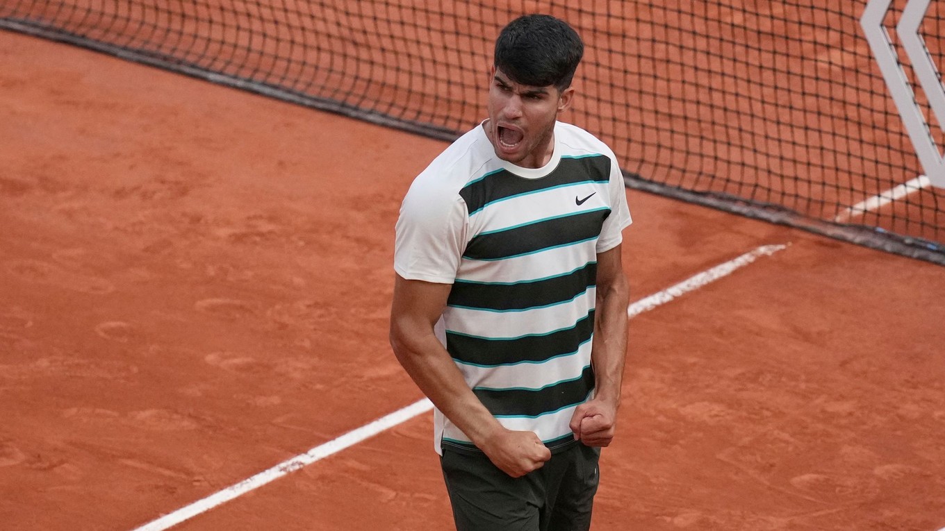 Carlos Alcaraz oslavuje výhru