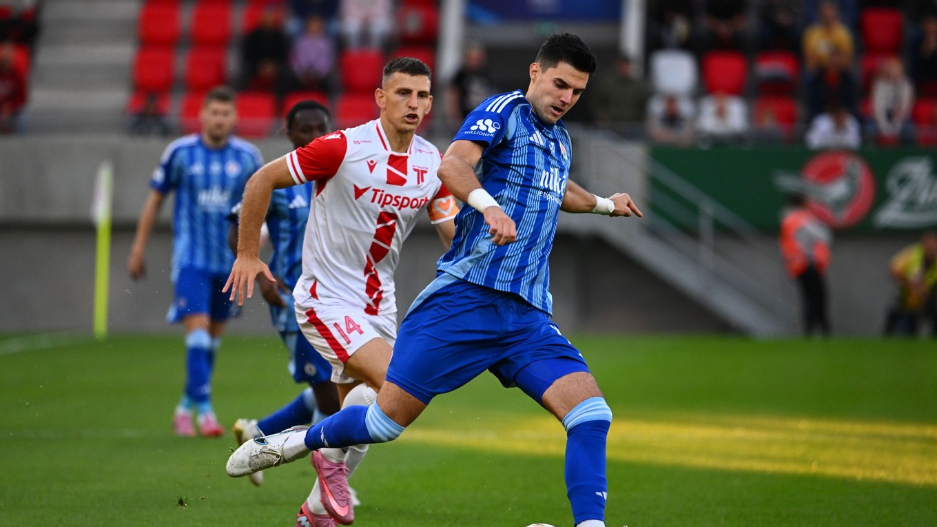 Marko Tolić z Bratislavy počas zápasu Niké ligy medzi AS Trenčína a ŠK Slovan Bratislava.