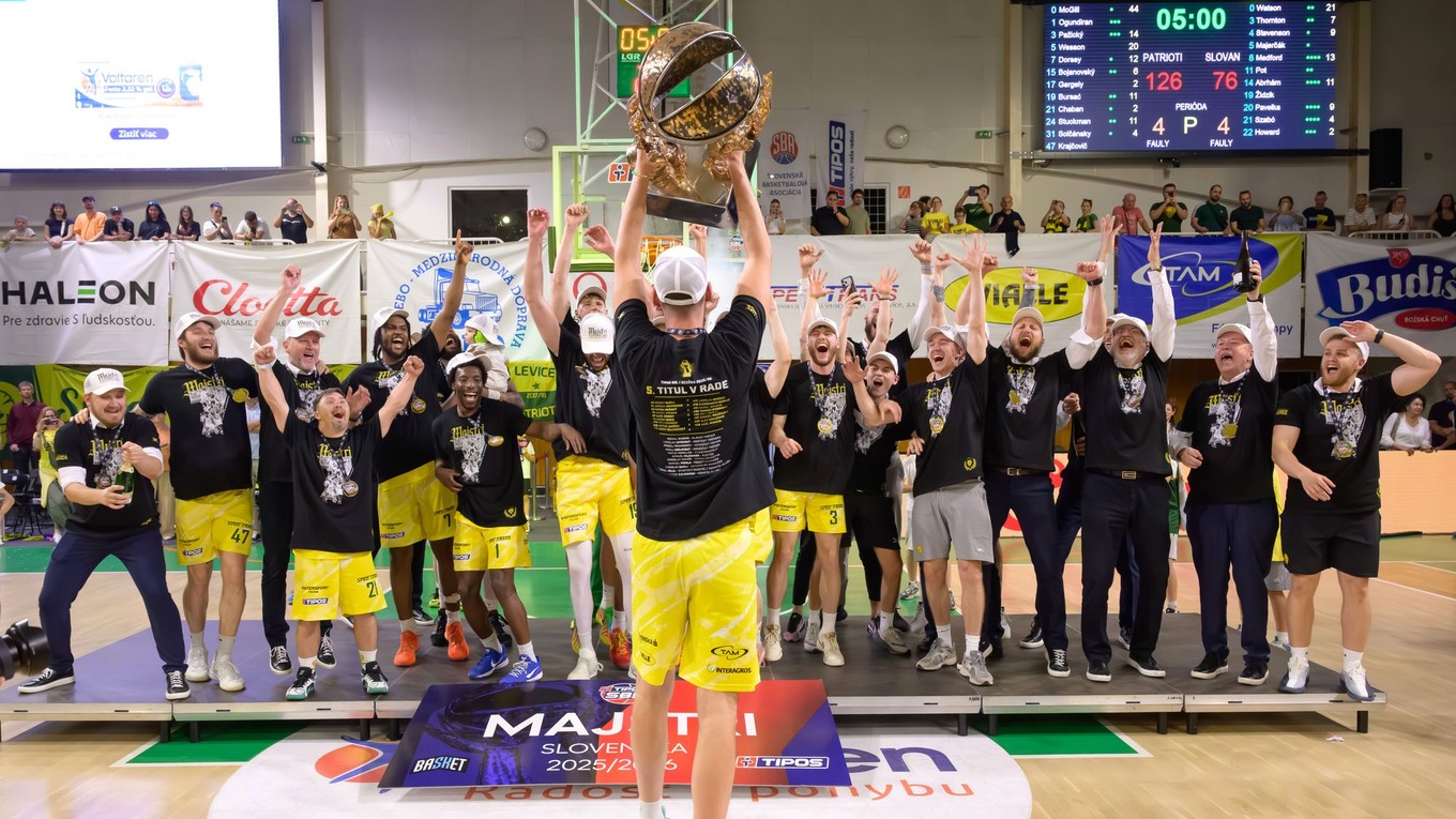 Patriotov Levice s majstrovskou trofejou