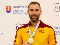 Juraj Tužinský so zlatou medailou z ME v Osijeku