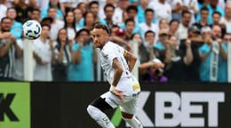 Neymar v drese Santosu.