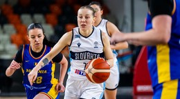Zľava Ioana Davidová (Rumunsko) a Nikola Dudášová (Slovensko) počas kvalifikačného zápasu na ME 2027 C-skupiny v basketbale žien Slovensko - Rumunsko