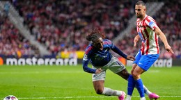 David Hancko a Eberechi Eze.