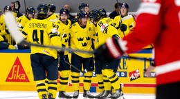Hokejisti Švédska sa tešia z gólu na MS v hokeji 2026