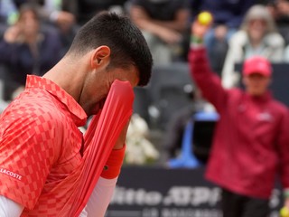 Srb Novak Djokovič vypadáva z turnaja v Ríme, vyradil ho Dán Holger Rune.