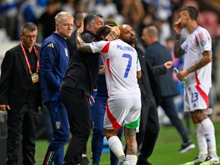 Gennaro Gattuso a Matteo Politano v zápase Izrael - Taliansko