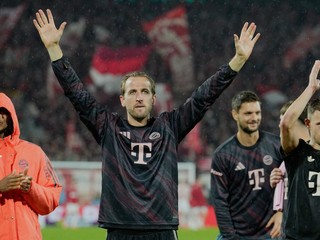 Hráči Bayernu oslavujú víťazstvo.