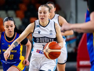 Zľava Ioana Davidová (Rumunsko) a Nikola Dudášová (Slovensko) počas kvalifikačného zápasu na ME 2027 C-skupiny v basketbale žien Slovensko - Rumunsko