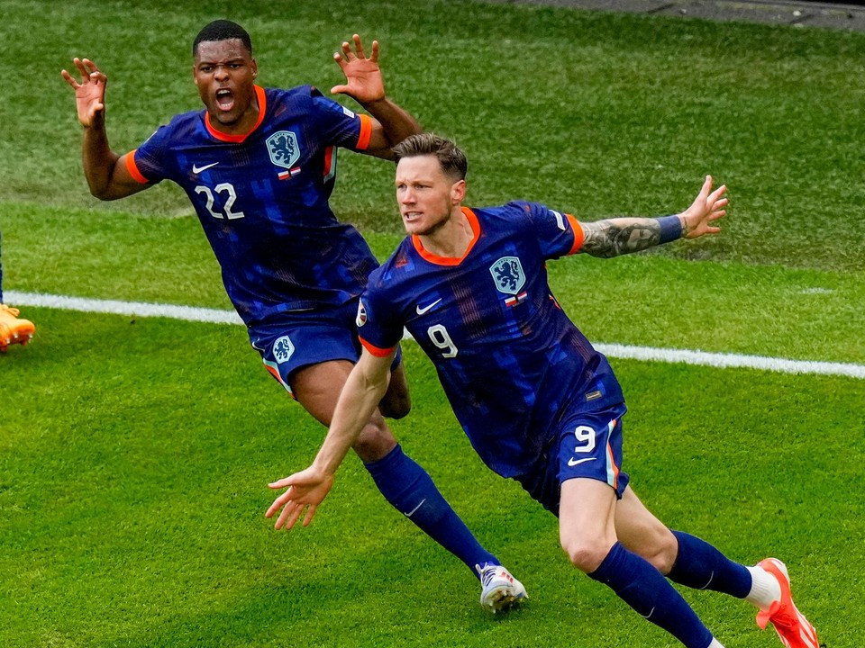 Wout Weghorst oslavuje gól v zápase Holandsko - Poľsko na EURO 2024.