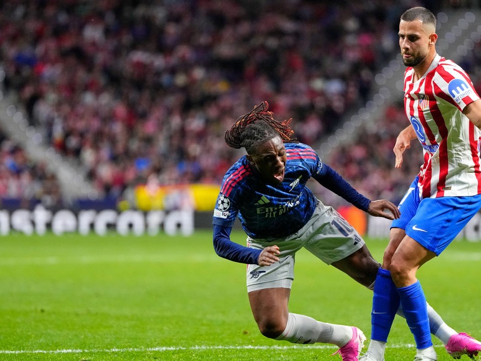 David Hancko a Eberechi Eze.