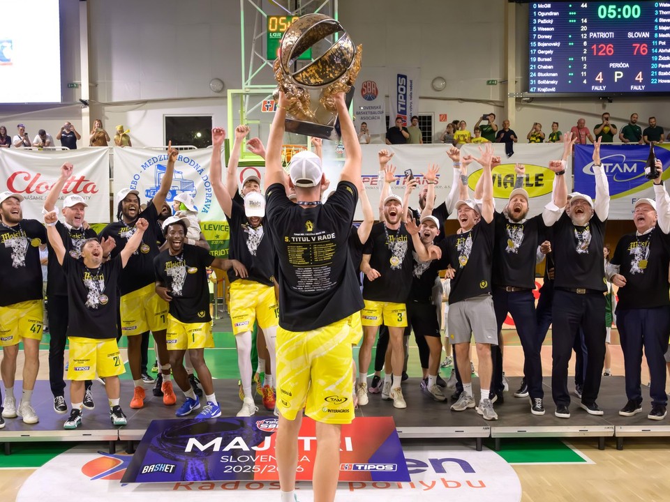 Patriotov Levice s majstrovskou trofejou