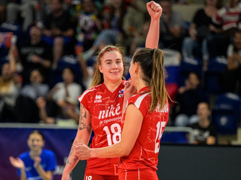 Zľava Karin Šunderlíková, Karolína Fričová (obe Slovensko)