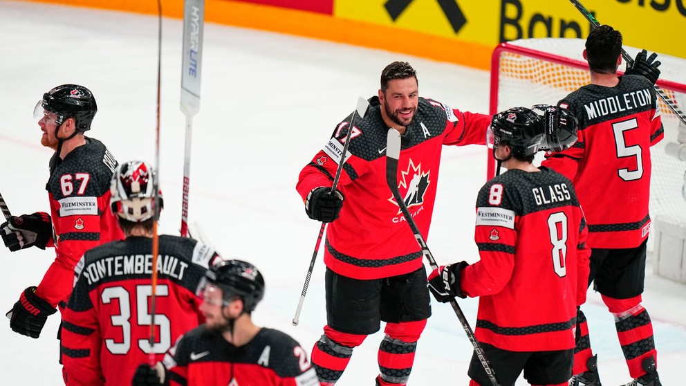 Reprezentanti Kanady po postupe do finále MS v hokeji 2023. 