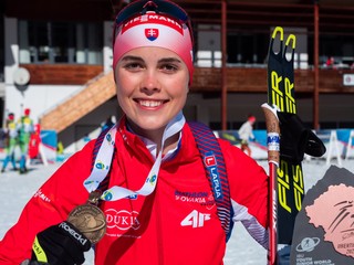 Ema Kapustová s medailou.