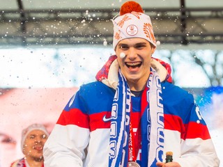 Juraj Slafkovský po prílete z olympiády v Pekingu na Slovensko.