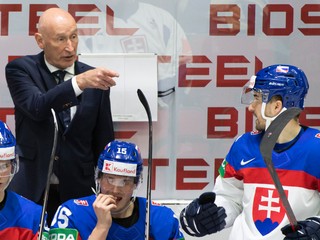 Tréner Craig Ramsay na lavičke slovenskej reprezentácie.