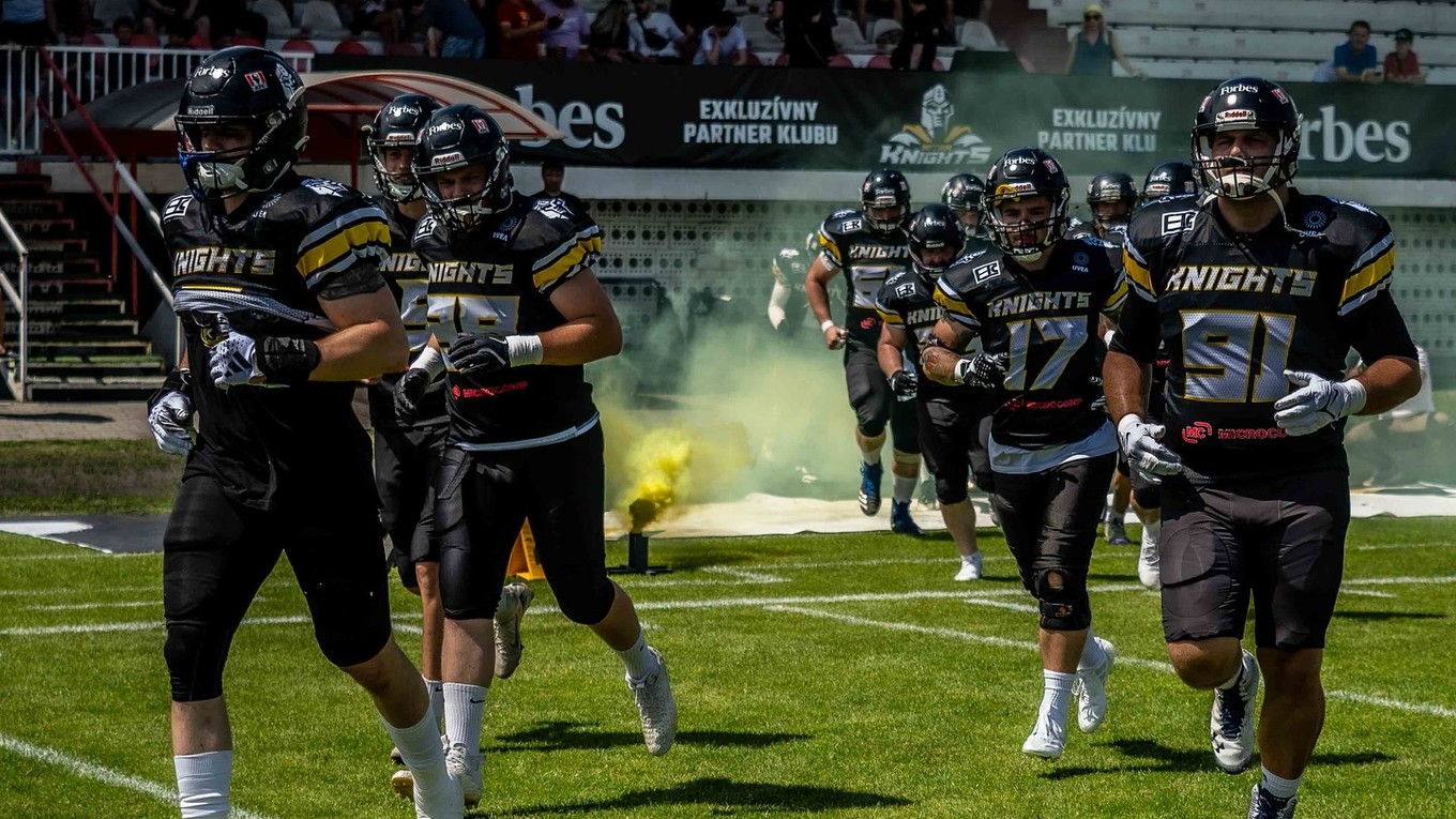 Nástup hráčov tímu Nitra Knights.