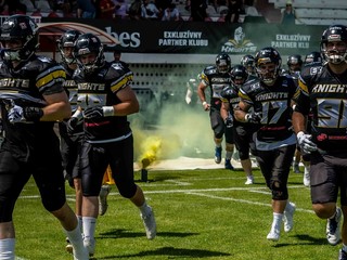 Nástup hráčov tímu Nitra Knights.