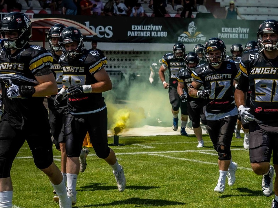 Nástup hráčov tímu Nitra Knights.