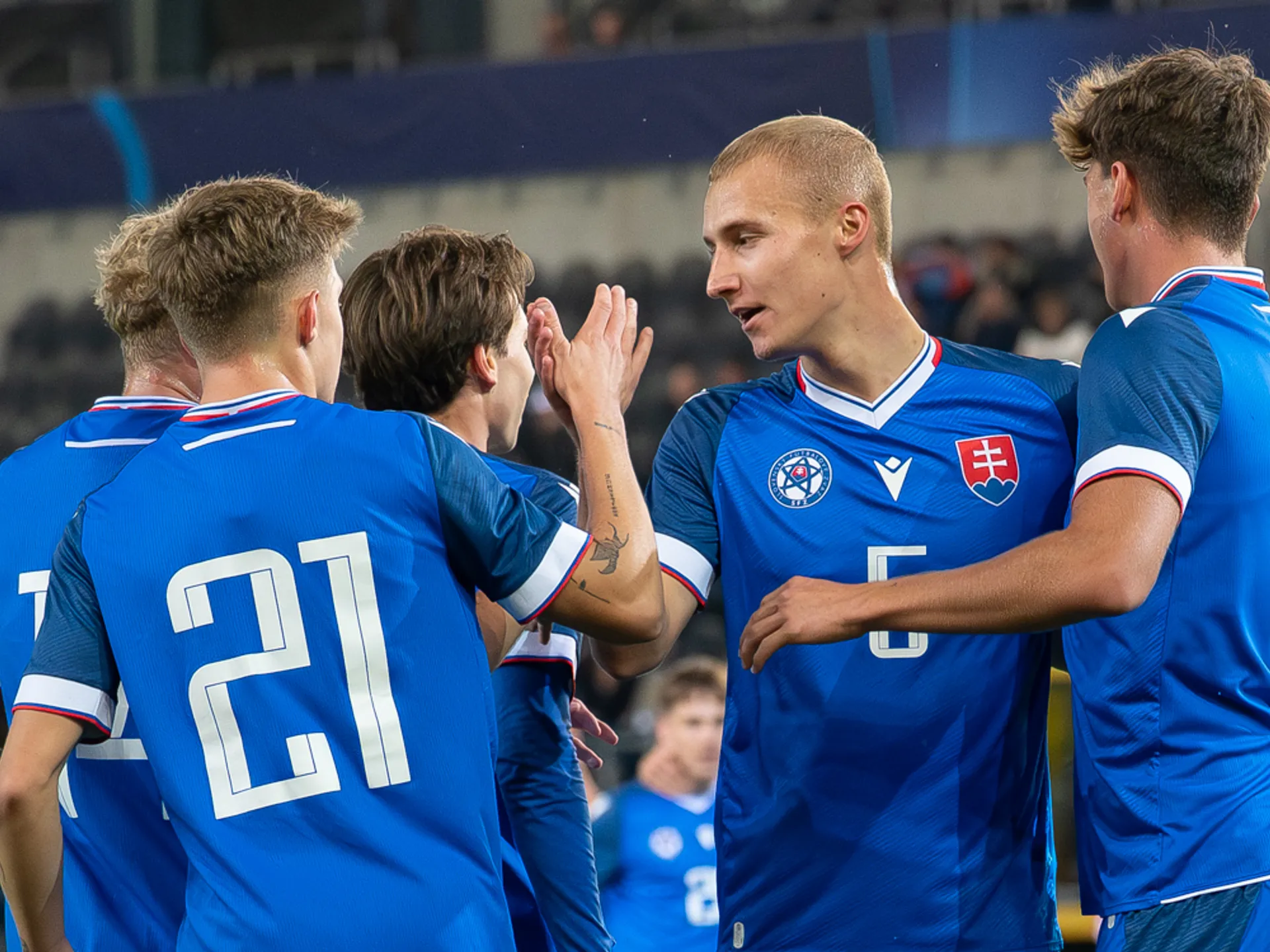 Radosť slovenských futbalistov do 21 po strelení gólu do siete Moldavska v zápase kvalifikácie ME U21 2027 (Košice, 14.10.2025)