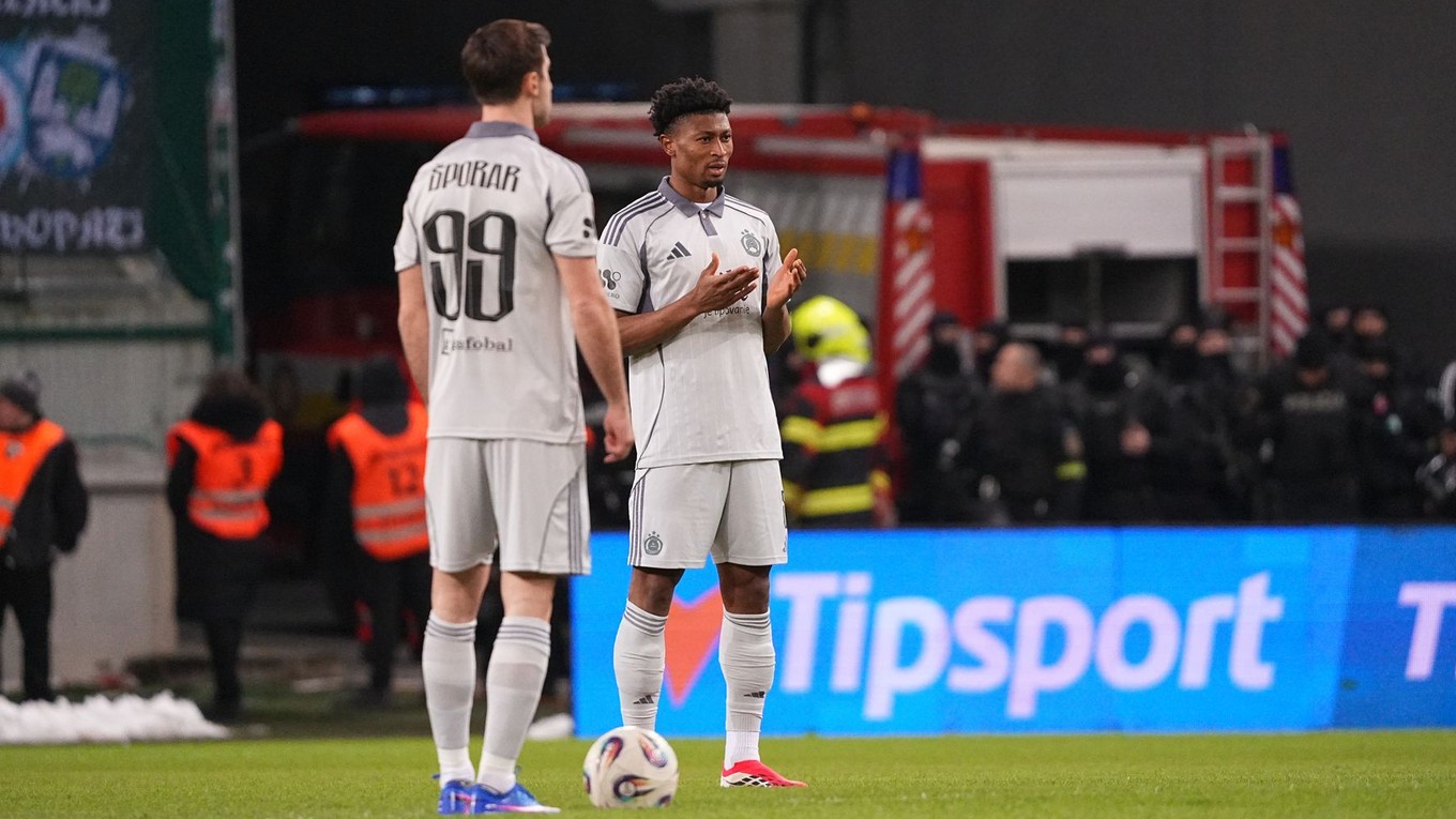 Na snímke hráč Slovana Bratislava Andraž Šporar (99) a hráč Slovana Bratislava Rash Rahim Ibrahim (5).